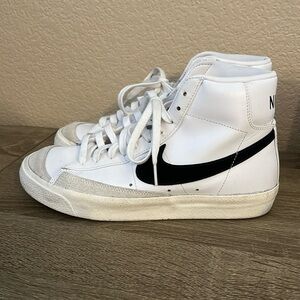 Nike Blazer Mid ‘77, Size 8.5, White